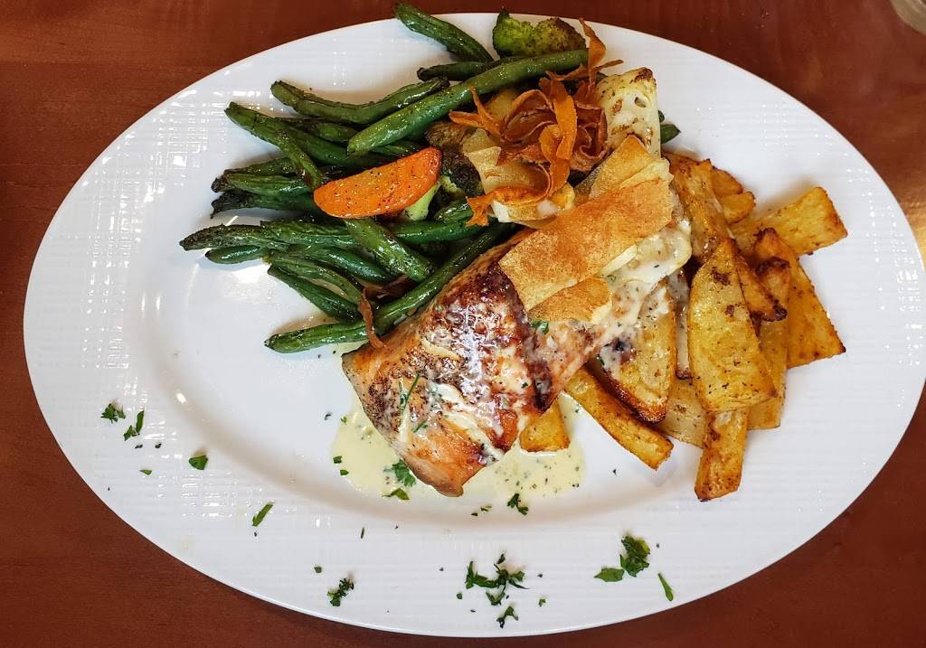 Lunas Italian & Latin Cuisine | restaurant | 945 Saratoga St, Boston, MA 02128, USA | 6174185321 OR +1 617-418-5321