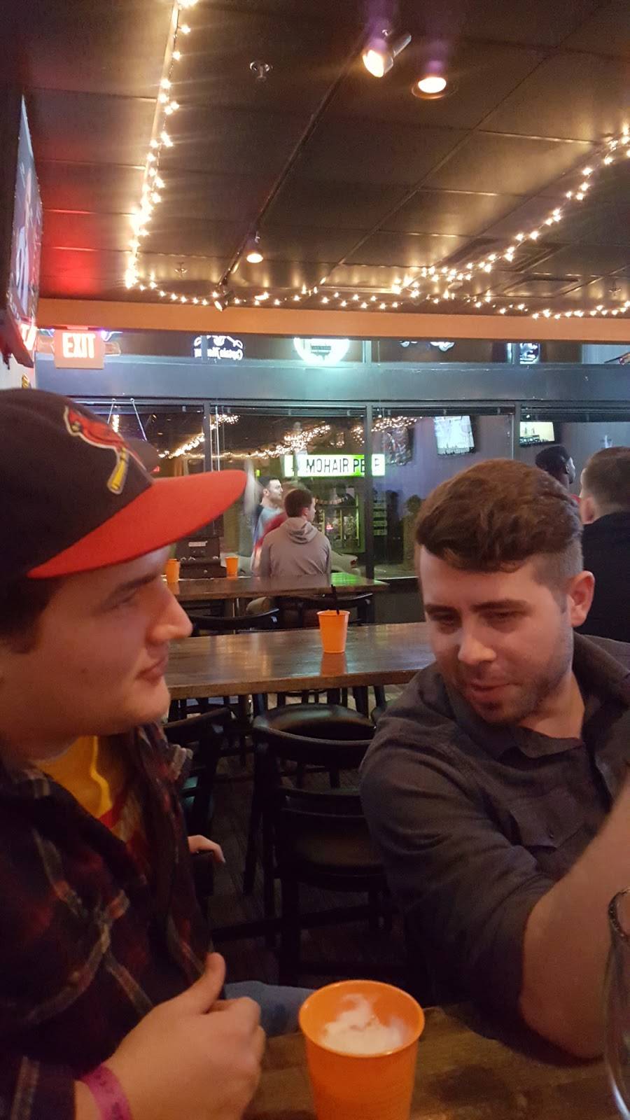 Little Bigs | restaurant | 2210 College St, Cedar Falls, IA 50613, USA | 3192602026 OR +1 319-260-2026