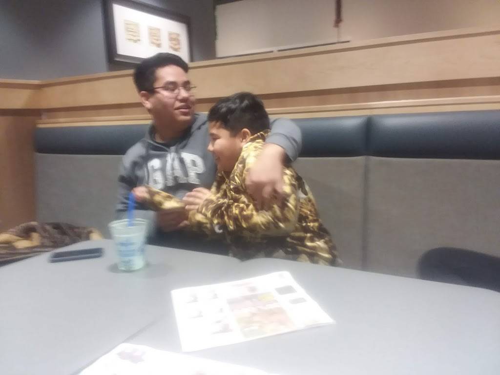 Culvers | restaurant | 1060 S Division St, Harvard, IL 60033, USA | 8157709001 OR +1 815-770-9001