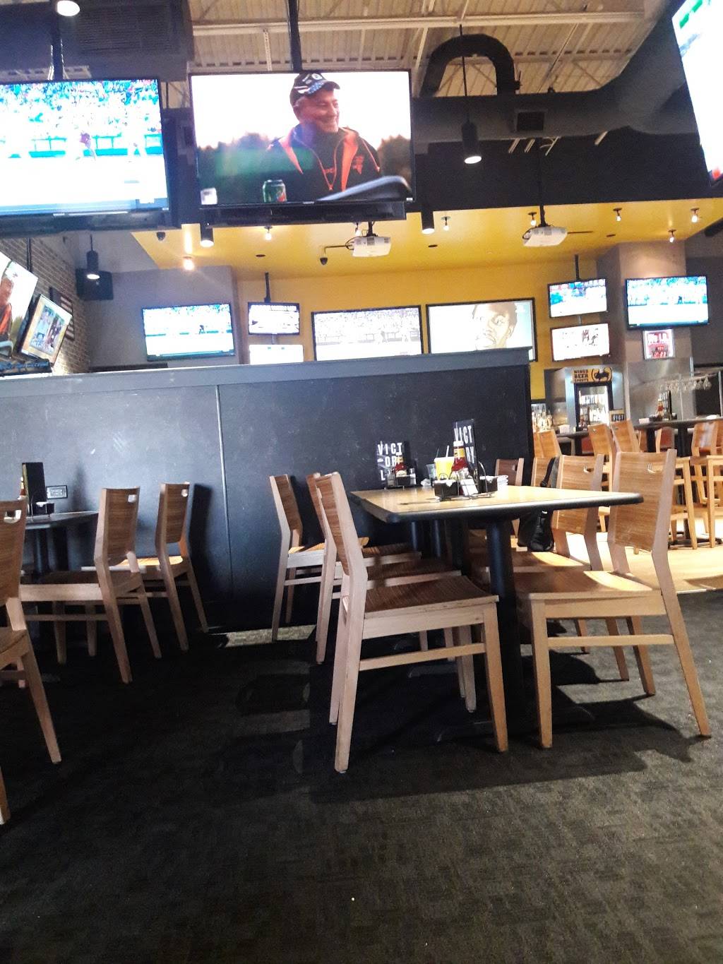 Buffalo Wild Wings | restaurant | 2727 Mercantile Dr #502, Rosenberg, TX 77471, USA | 2813429464 OR +1 281-342-9464