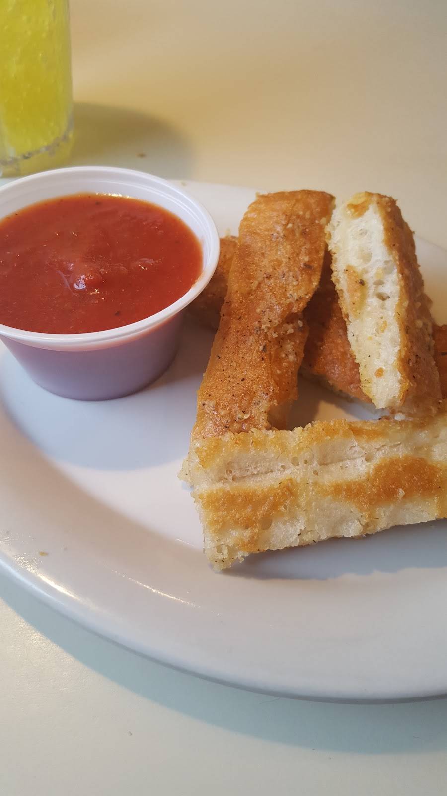 Pizza Hut | restaurant | 905 Apollo Dr, Wapakoneta, OH 45895, USA | 4197389218 OR +1 419-738-9218