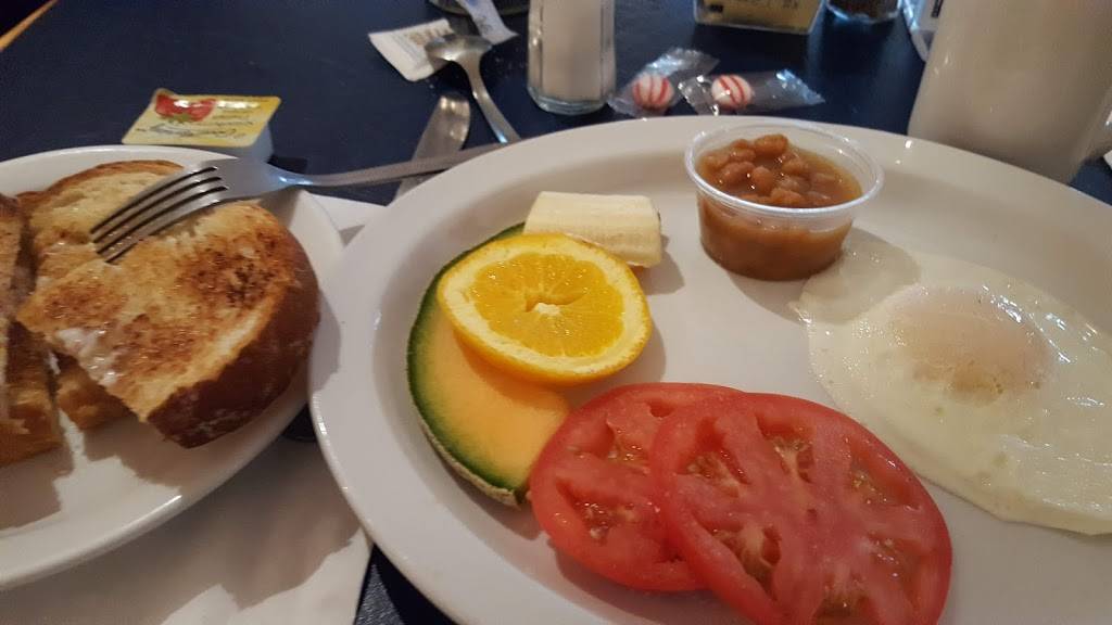 Resto dlestrie | restaurant | 714 Rue du Sud, Cowansville, QC J2K 2Y1, Canada | 4509553286 OR +1 450-955-3286