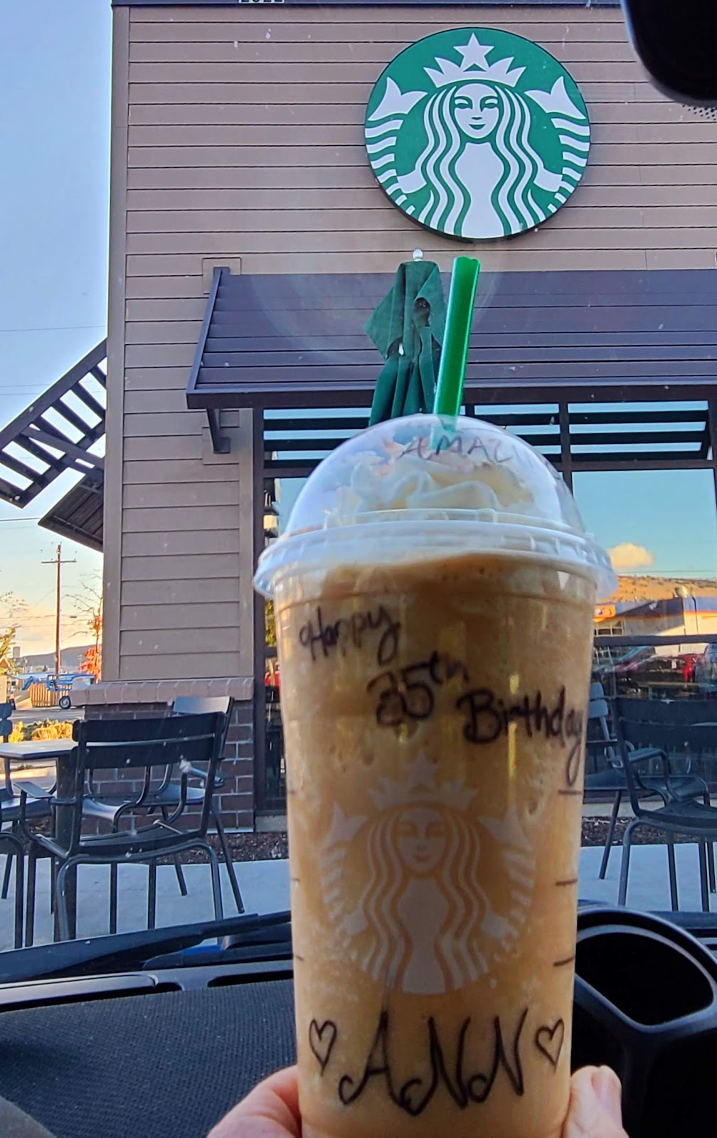 Starbucks | cafe | 2922 S 6th St, Klamath Falls, OR 97603, USA | 5418808123 OR +1 541-880-8123