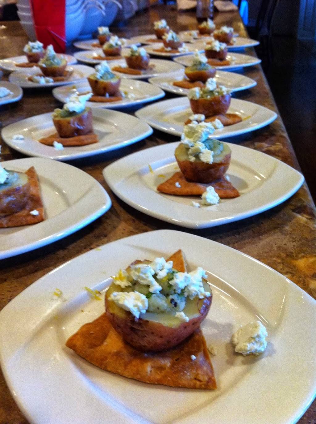 Hollys Eventful Dining | restaurant | 5107 Kingston Pike, Knoxville, TN 37919, USA | 8653300123 OR +1 865-330-0123