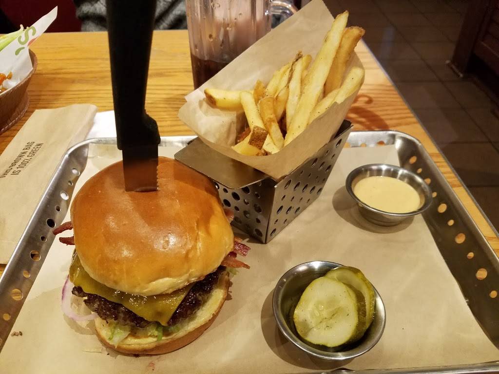 Chilis Grill & Bar | meal takeaway | 4000 Jericho Turnpike, East Northport, NY 11731, USA | 6314622070 OR +1 631-462-2070