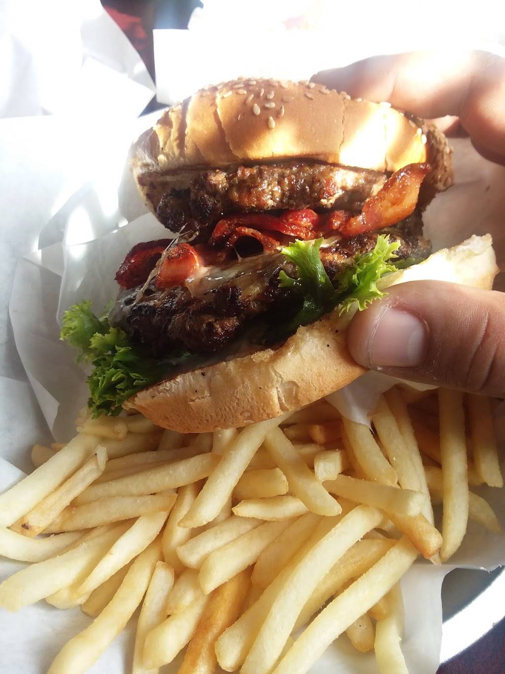 Burger Lounge | restaurant | 717 Emerald Bay Rd, South Lake Tahoe, CA 96150, USA | 5305422010 OR +1 530-542-2010