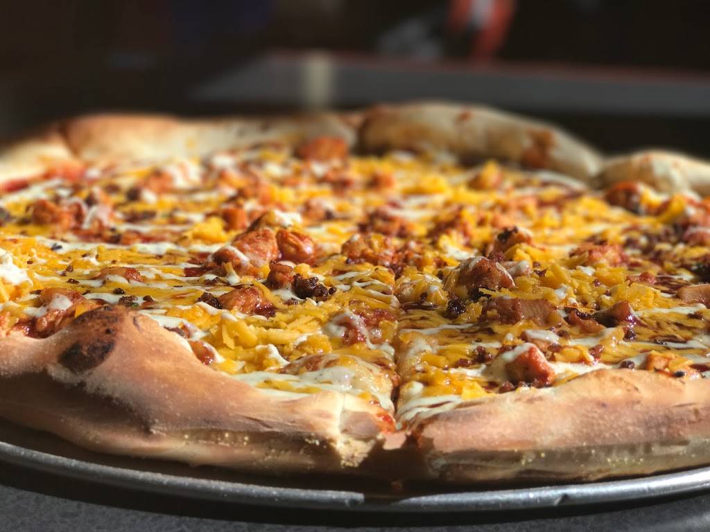 Ians Pizza Garver | restaurant | 3241 Garver Green Suite 121, Madison, WI 53704, USA | 6082579248 OR +1 608-257-9248