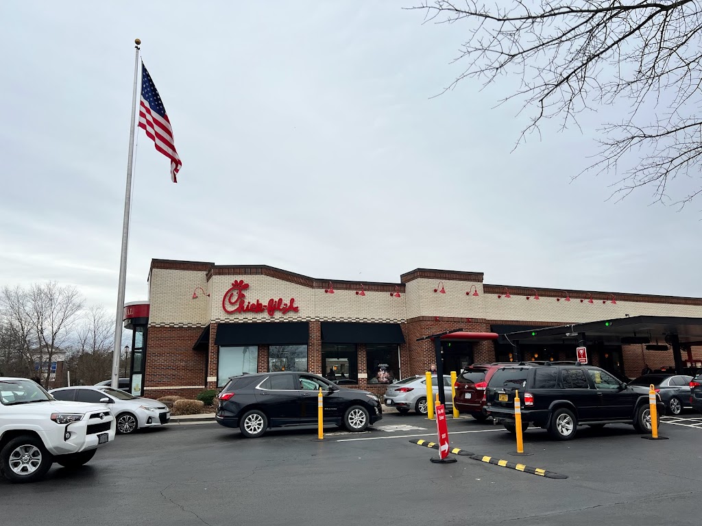 Lees Hill Chick-fil-A | restaurant | 5322 Jefferson Davis Hwy, Fredericksburg, VA 22408, USA | 5408090816 OR +1 540-809-0816