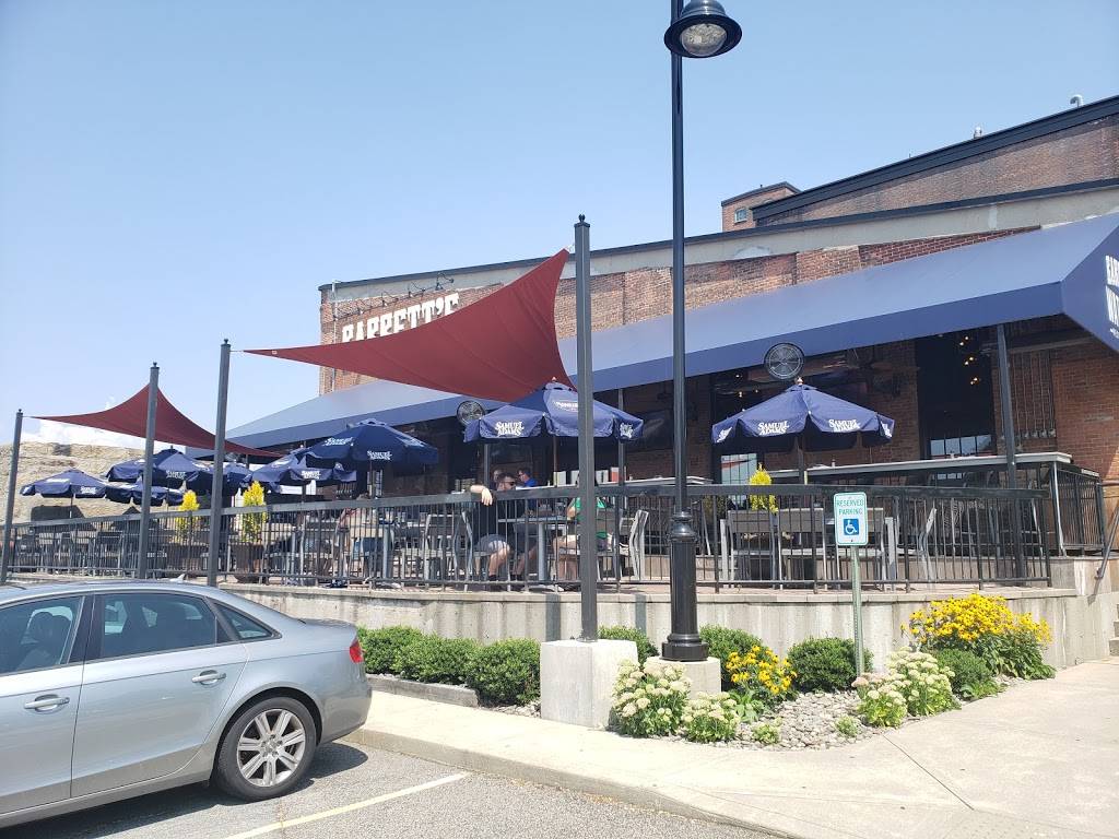 Barretts Waterfront | restaurant | 1082 Davol St, Fall River, MA 02720, USA | 7743656435 OR +1 774-365-6435