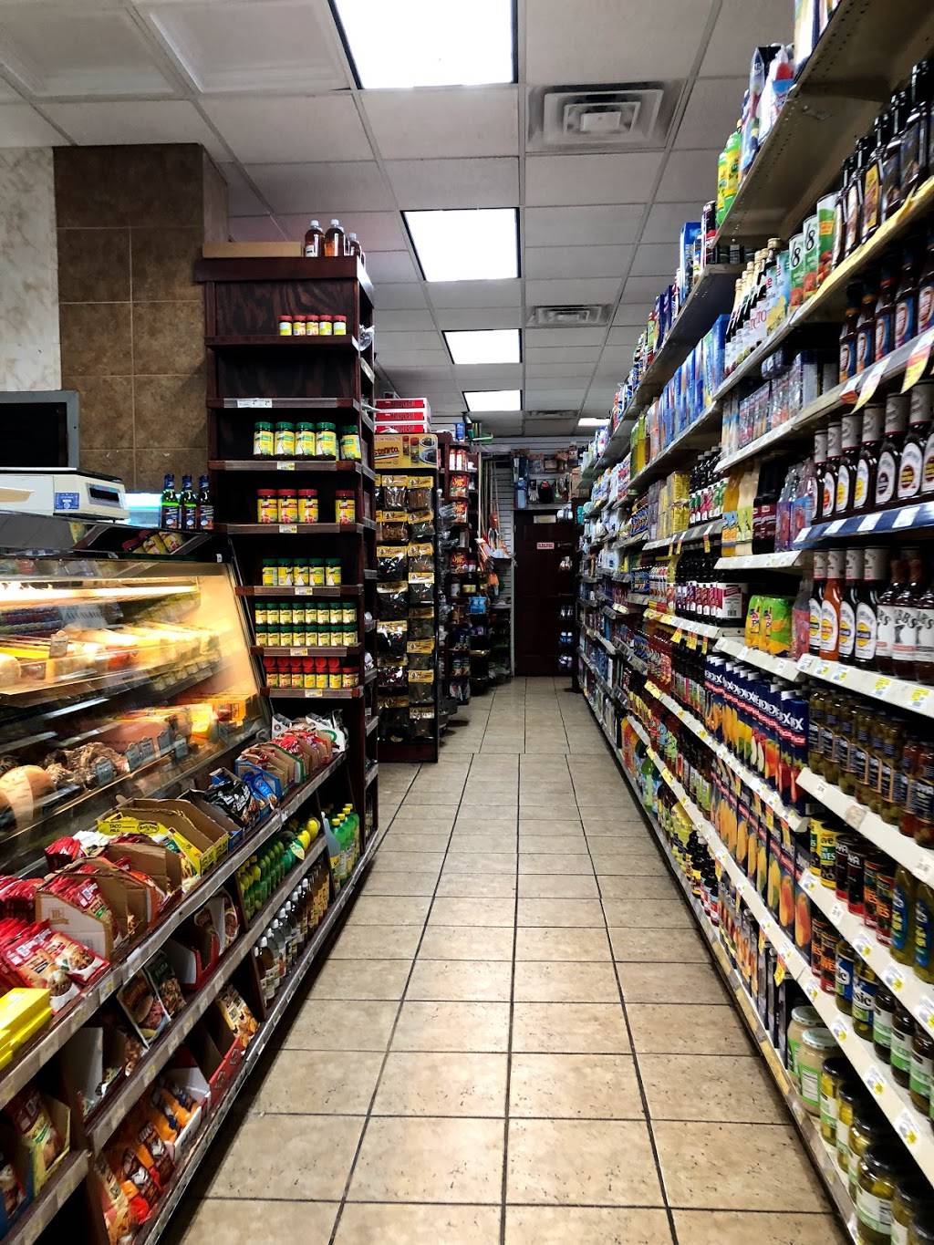 Uptown Shop & Save | cafe | 4605 N Sheridan Rd, Chicago, IL 60640, USA | 7733032020 OR +1 773-303-2020