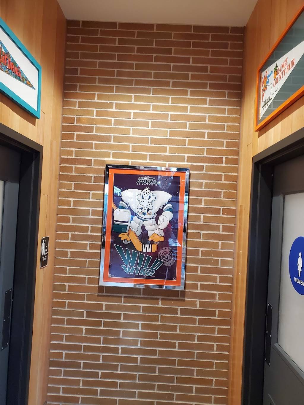 Raising Canes Chicken Fingers | meal takeaway | 2250 17th St, Santa Ana, CA 92701, USA | 7145504621 OR +1 714-550-4621