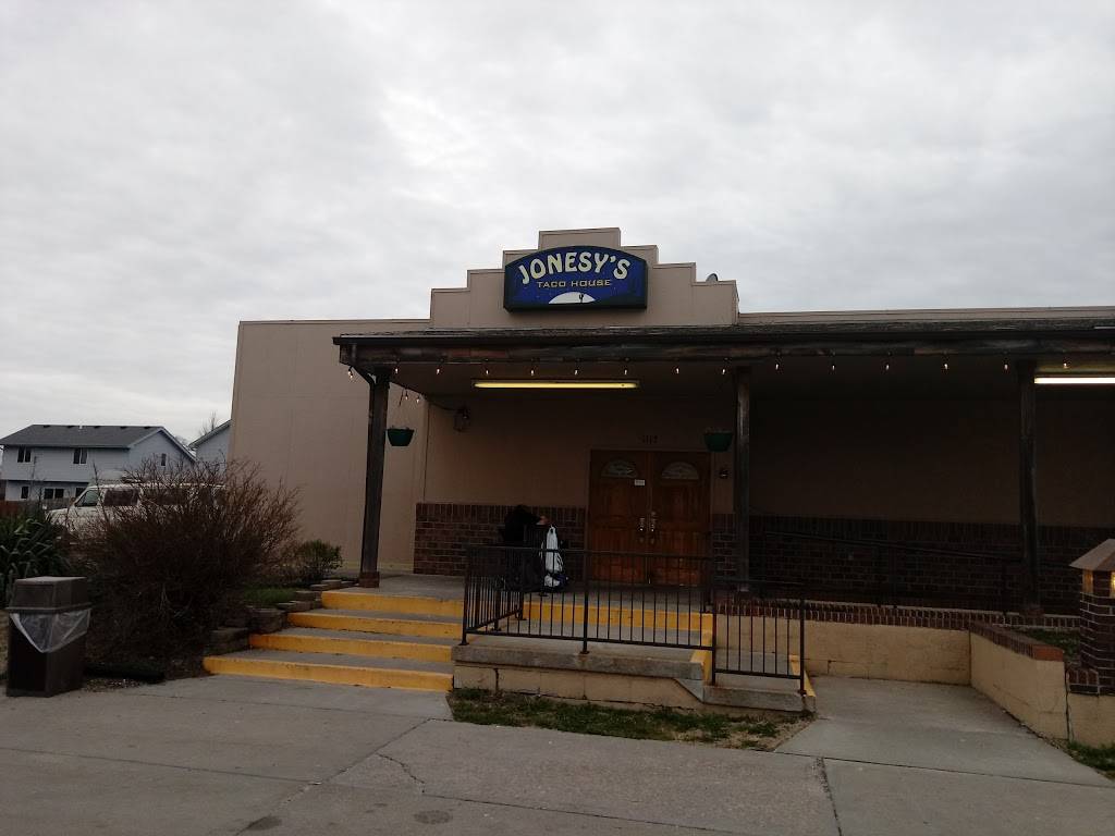 Jonesys Taco House | restaurant | 1117 16th Ave, Council Bluffs, IA 51501, USA | 7123228747 OR +1 712-322-8747