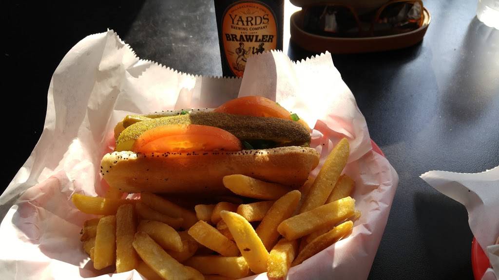 Windy City Red Hots | restaurant | 28 S King St, Leesburg, VA 20175, USA | 7036698606 OR +1 703-669-8606