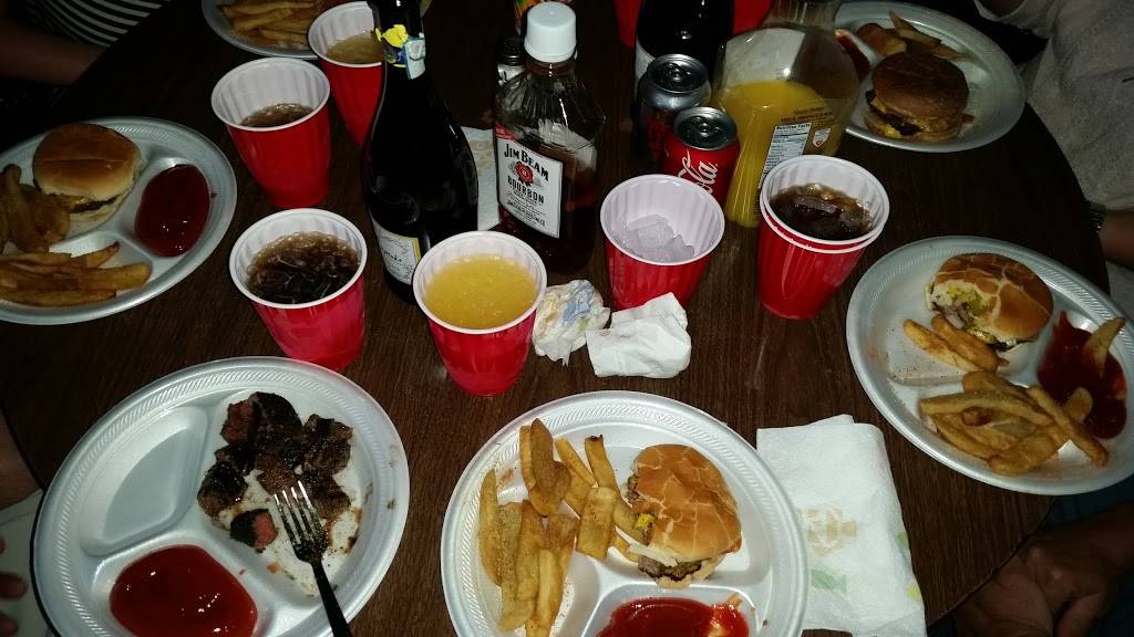 Alexs Tavern | restaurant | 1445 Jackson Ave, Memphis, TN 38107, USA | 9012789086 OR +1 901-278-9086