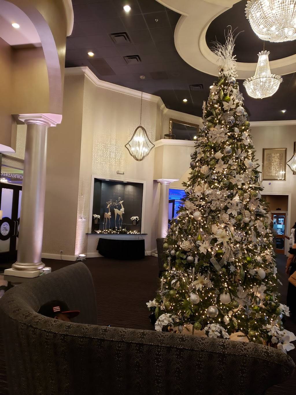 The Seville | restaurant | 700 S Barrington Rd, Streamwood, IL 60107, USA | 6302894500 OR +1 630-289-4500