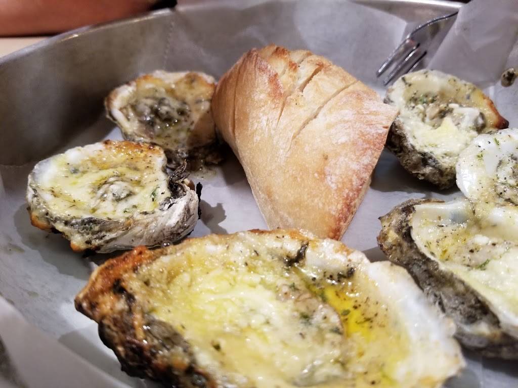 Chasin Tails | restaurant | 5815 Trinity Pkwy, Centreville, VA 20120, USA | 5713511270 OR +1 571-351-1270