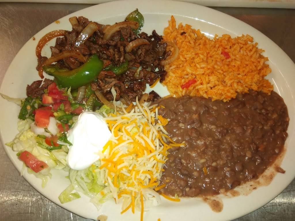 Molinas Restaurant | restaurant | 489 Steele Station Rd, Steele, AL 35987, USA | 2565381000 OR +1 256-538-1000