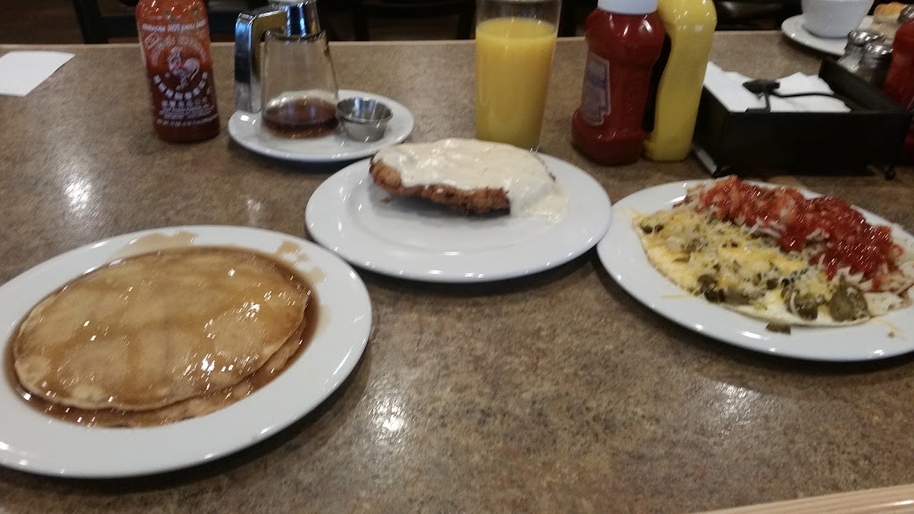 Two Palominos | restaurant | 120 W 1st St, Cunningham, KS 67035, USA | 6203186039 OR +1 620-318-6039