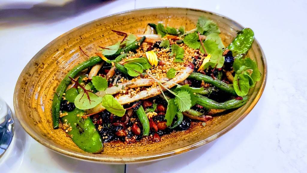 Les Botanistes | restaurant | 2010 Avenue Jules-Verne, Québec, QC G2G 2R2, Canada | 4188727971 OR +1 418-872-7971