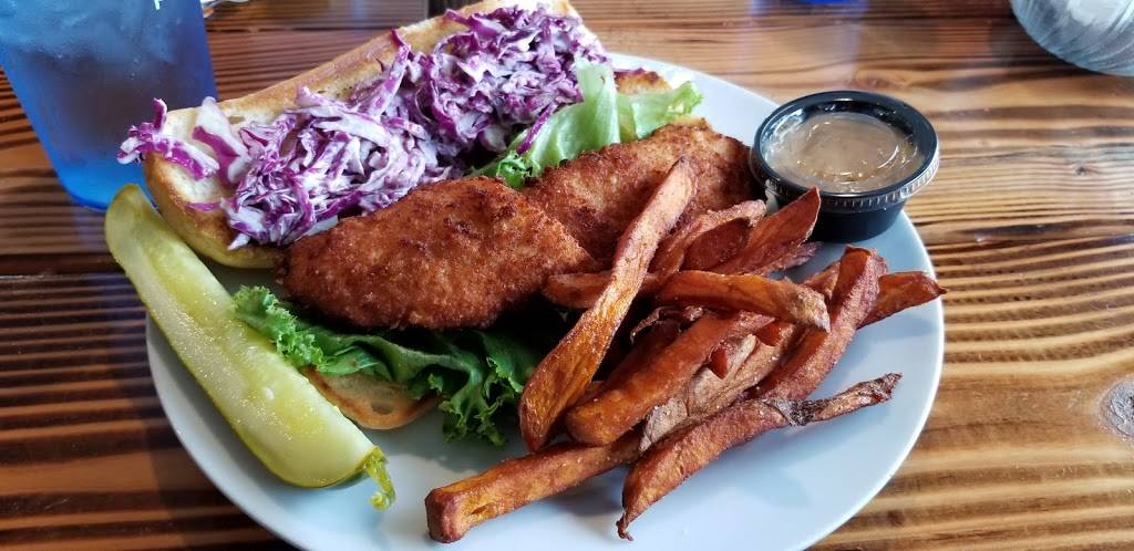 Breakwater | restaurant | 6308 Metropolitan Ln, Monona, WI 53713, USA | 6084165388 OR +1 608-416-5388