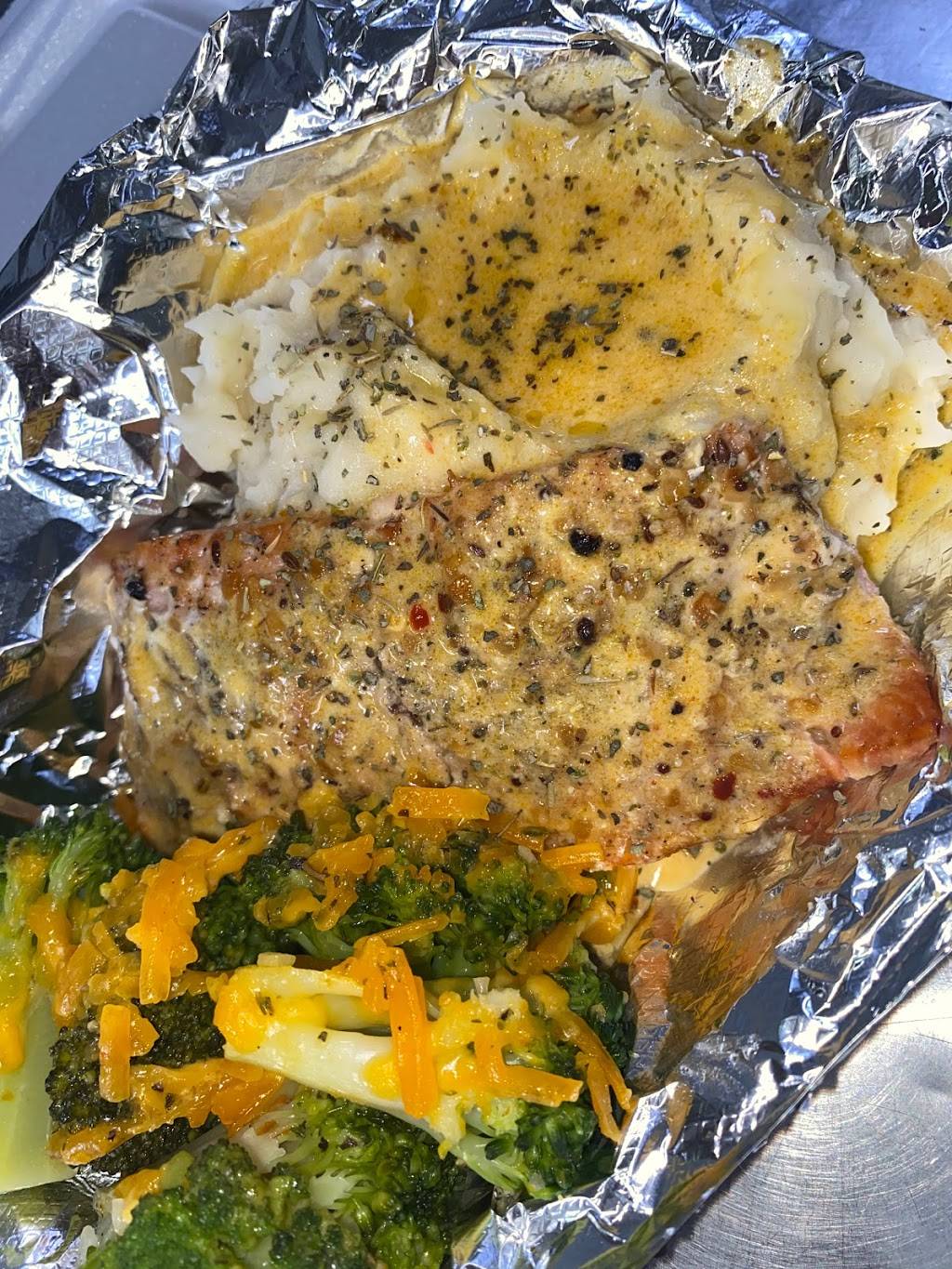 2 Fat Boyz And A Grill | restaurant | 1370 Oakwood, Detroit, MI 48217, USA | 3134069397 OR +1 313-406-9397