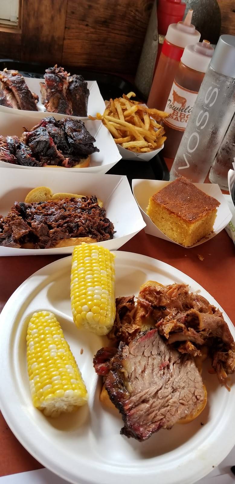 Townline BBQ | restaurant | 3593 Montauk Hwy, Sagaponack, NY 11962, USA | 6315372271 OR +1 631-537-2271