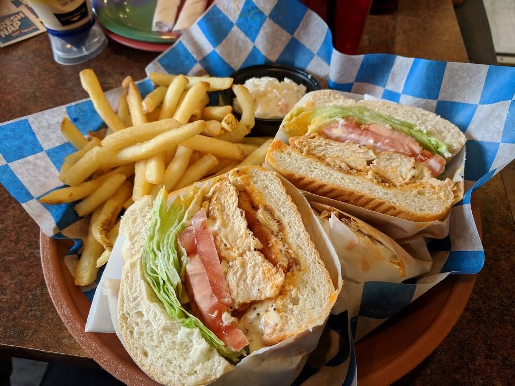 DJs Famous Wings | restaurant | 874 Main St, Falmouth, MA 02540, USA | 5084579464 OR +1 508-457-9464