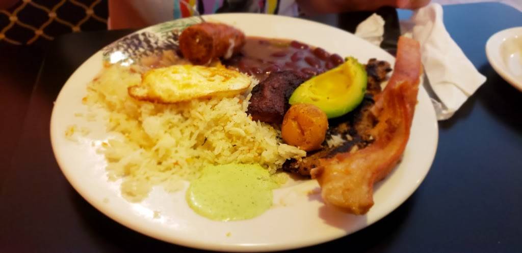 El Arepazo Y Pupuseria | restaurant | 22799 Lorain Rd, Cleveland, OH 44126, USA | 4407161961 OR +1 440-716-1961