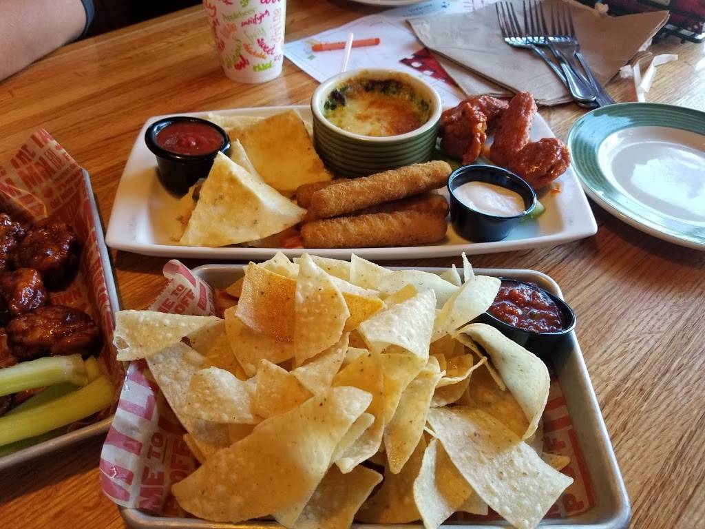 Applebees Grill + Bar | restaurant | 3200 Battleground Ave, Greensboro, NC 27408, USA | 3362827100 OR +1 336-282-7100