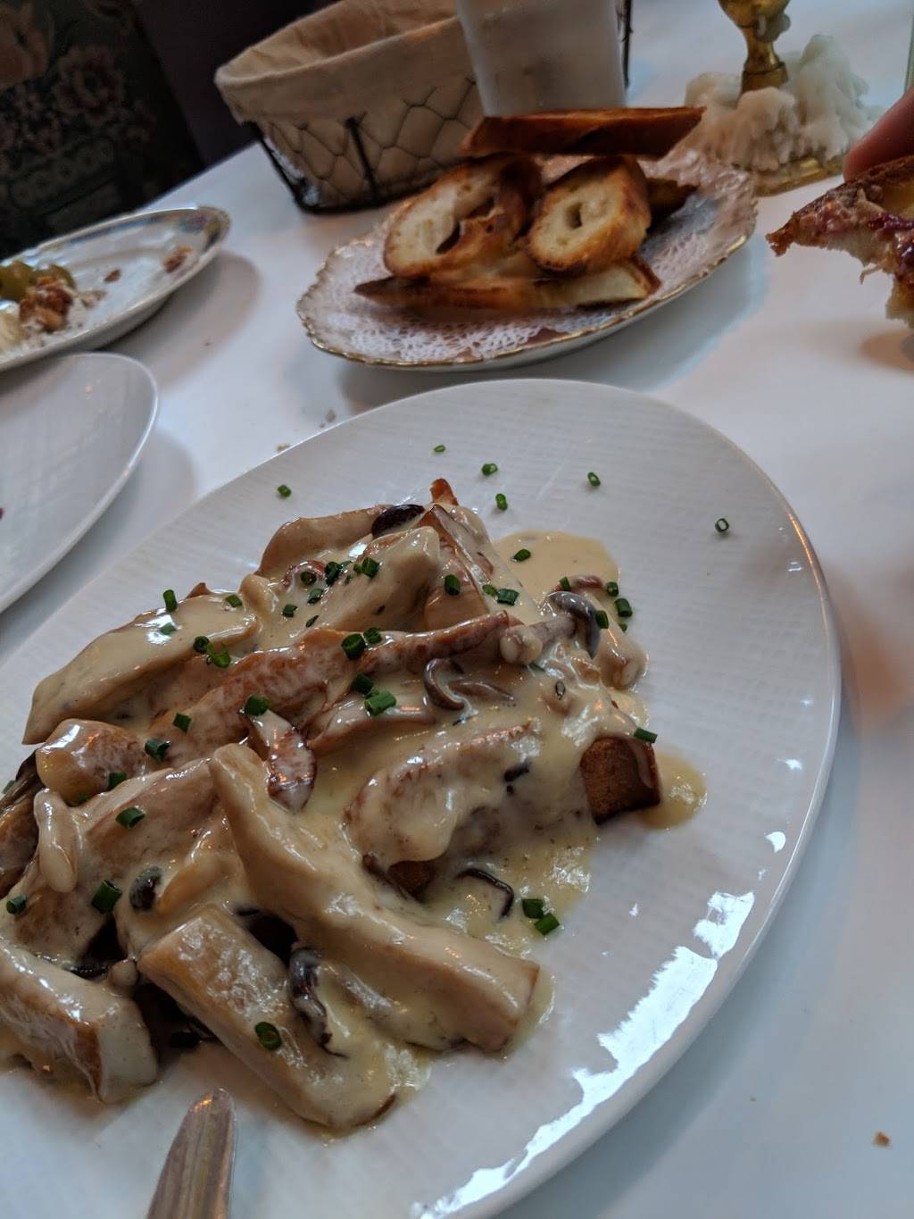 Bistro Pierre Lapin | restaurant | 99 Bank St, New York, NY 10014, USA | 2128586600 OR +1 212-858-6600