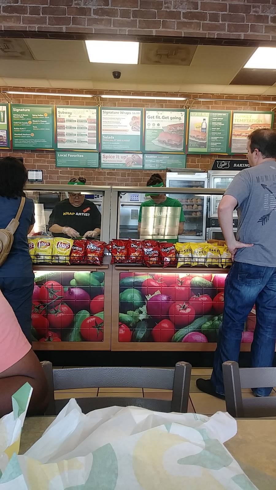 Subway | meal takeaway | 22320 Midland Dr, Shawnee, KS 66226, USA | 9134419203 OR +1 913-441-9203