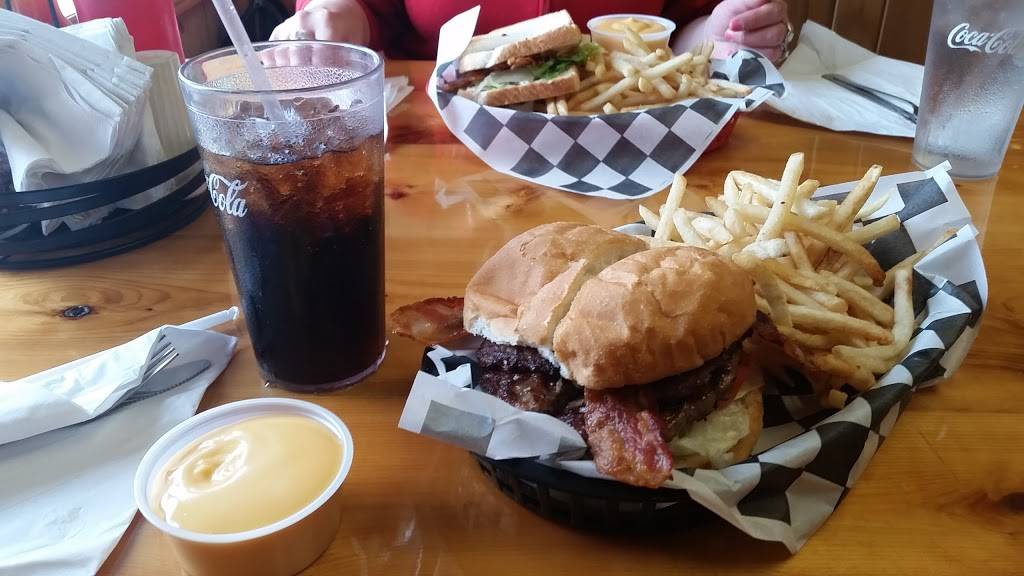 Sazs Pub and Pizza | restaurant | S720 US-41, Stephenson, MI 49887, USA | 9067534333 OR +1 906-753-4333