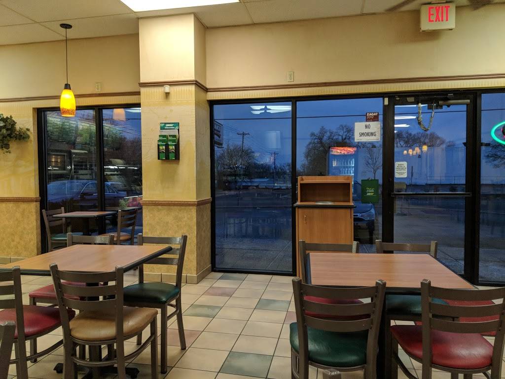 Subway | restaurant | 4416 Pflaum Rd Unit A, Madison, WI 53716, USA | 6086632460 OR +1 608-663-2460