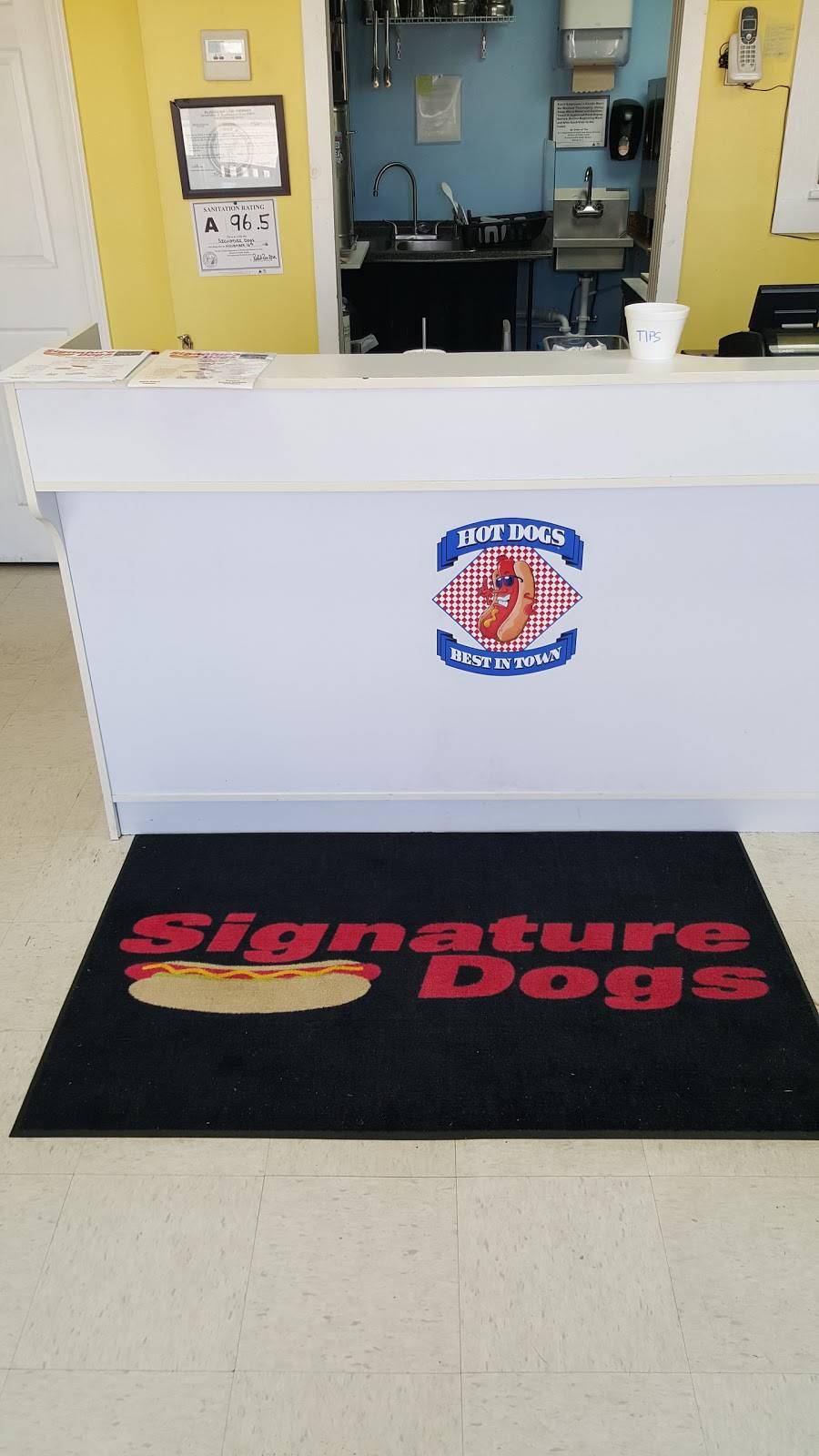 Signature Dogs | restaurant | 1300 Roanoke Ave, Roanoke Rapids, NC 27870, USA | 2525351009 OR +1 252-535-1009