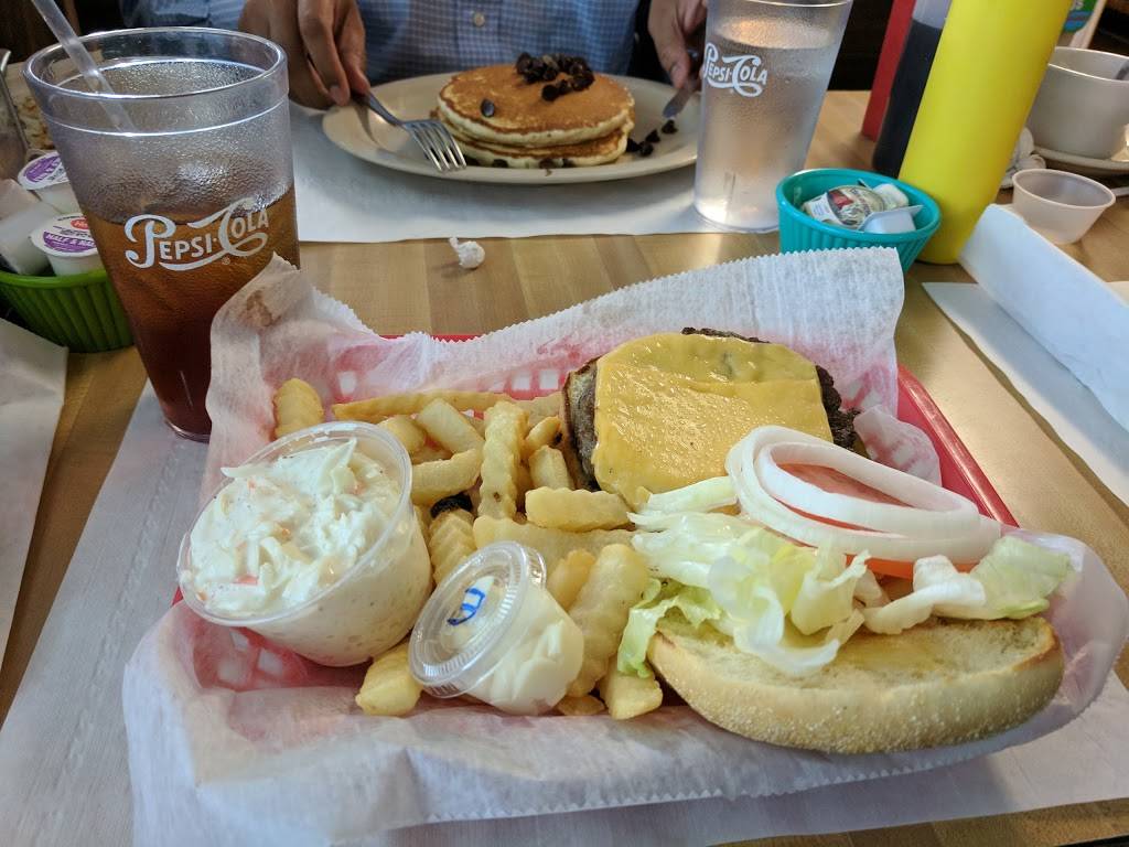 Howards Restaurant | restaurant | 488 S Yonge St, Ormond Beach, FL 32174, USA | 3866731222 OR +1 386-673-1222