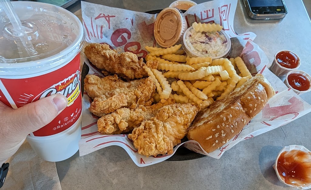 Raising Canes Chicken Fingers | restaurant | 3788 W 11400 S, South Jordan, UT 84095, USA | 8012541028 OR +1 801-254-1028