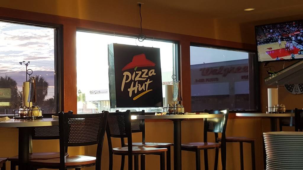 Pizza Hut | meal takeaway | 10691 SW 40th St, Miami, FL 33165, USA | 3052209808 OR +1 305-220-9808