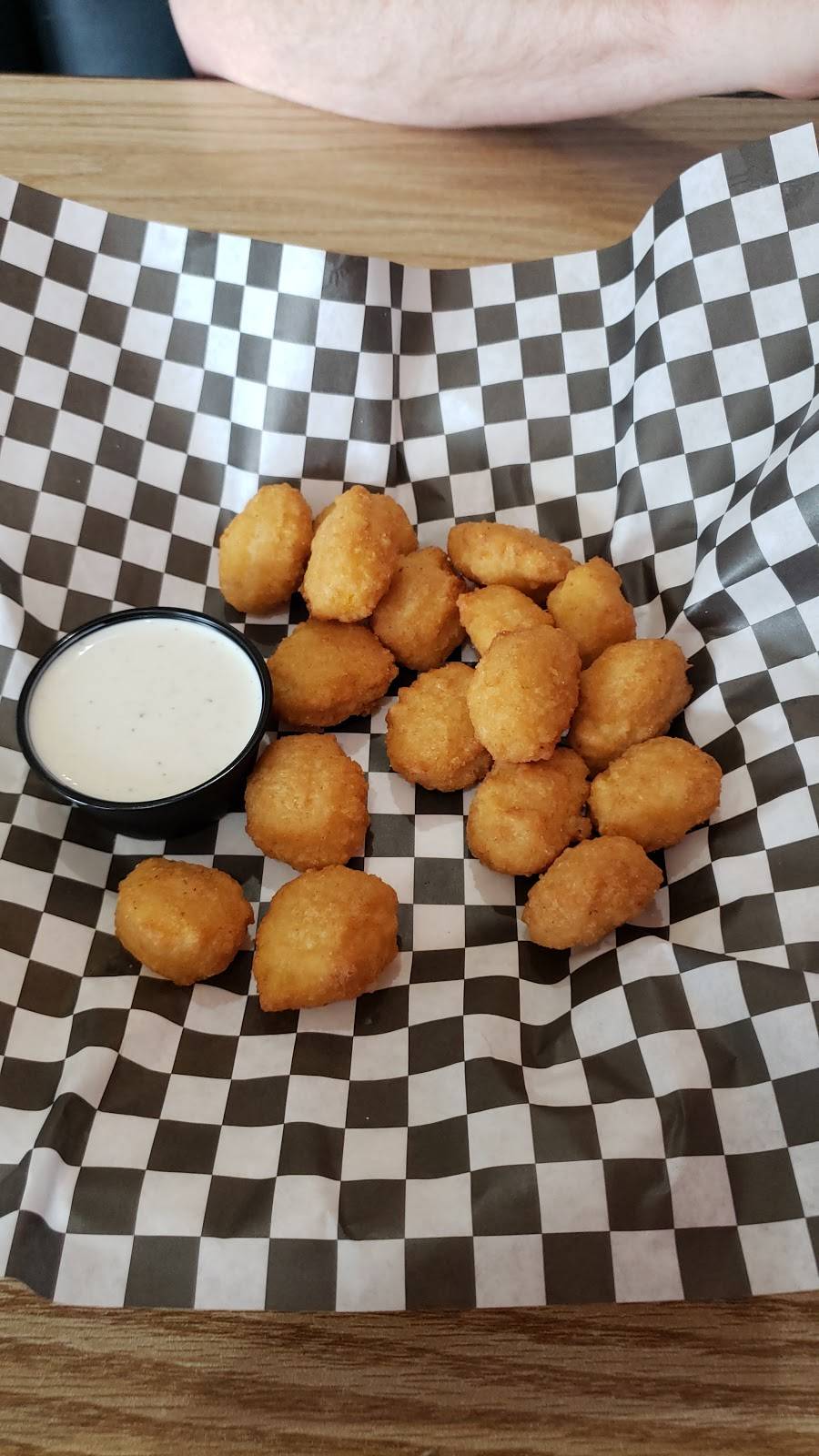 Smokebox BBQ Cafe | restaurant | 10020 N Ambassador Dr, Kansas City, MO 64153, USA | 8168918011 OR +1 816-891-8011