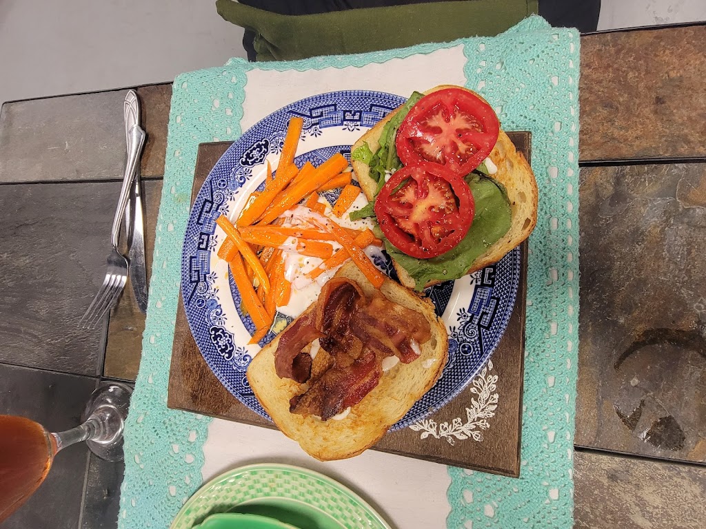 The Reserved Table | restaurant | 126 W Louisiana Ave, Vivian, LA 71082, USA | 3184225065 OR +1 318-422-5065