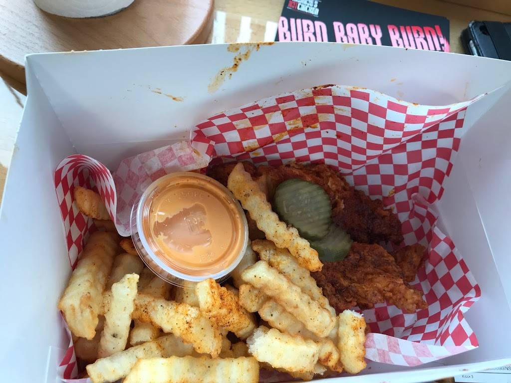 Monroes Hot Chicken | restaurant | 45 W Jefferson St, Phoenix, AZ 85003, USA | 6028727100 OR +1 602-872-7100