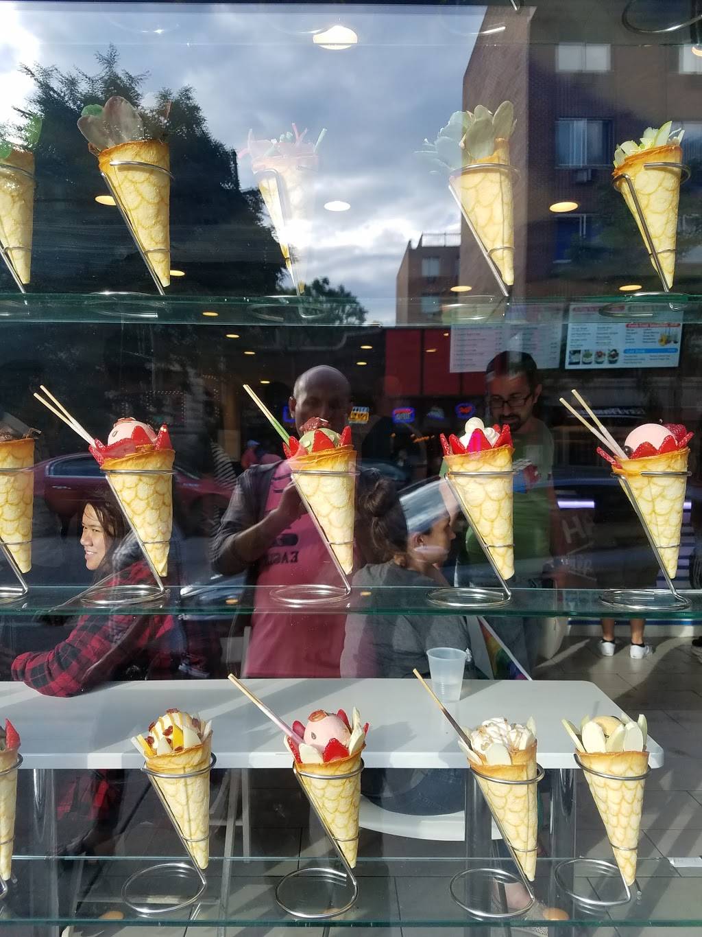 Aha Crepe | restaurant | 2435 N Clark St, Chicago, IL 60614, USA | 7738834766 OR +1 773-883-4766