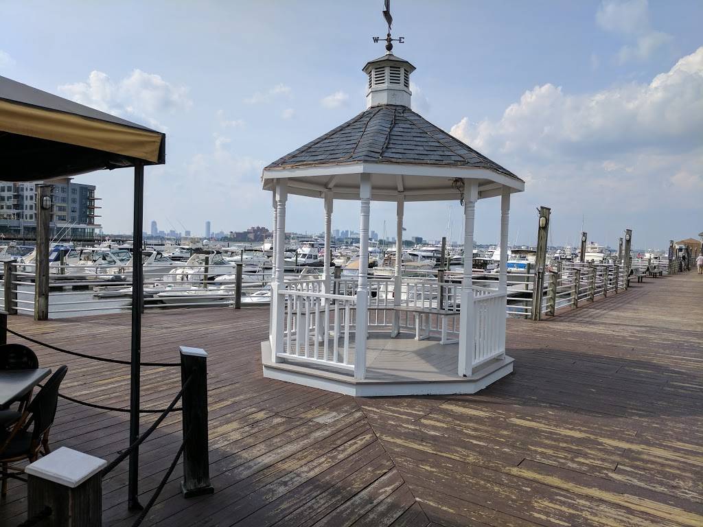 Port 305 | restaurant | 305 Victory Rd, Quincy, MA 02171, USA | 6173024447 OR +1 617-302-4447