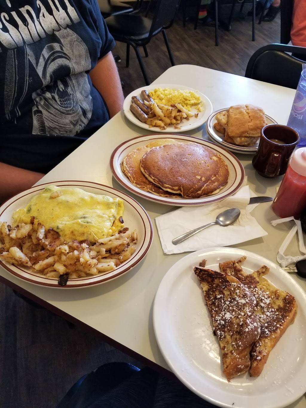 Crystal Cafe | restaurant | 1681 Benzie Hwy, Benzonia, MI 49616, USA | 2313834395 OR +1 231-383-4395