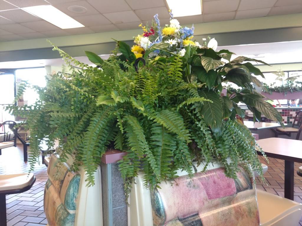 Burger King | restaurant | 2907 West E 5th St, Lumberton, NC 28358, USA | 9107395464 OR +1 910-739-5464