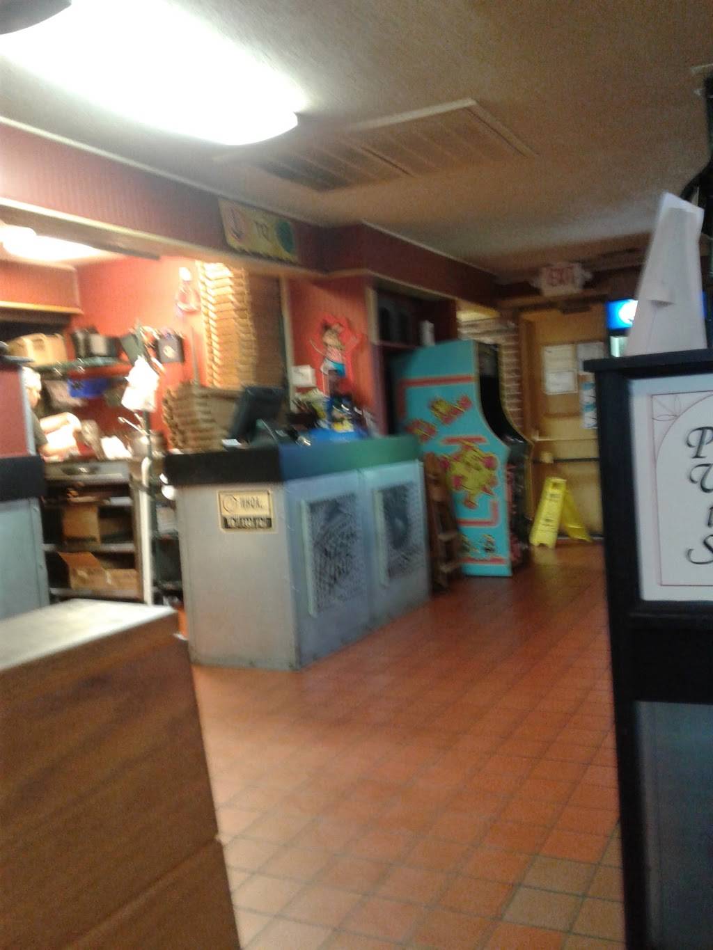 Pizza Hut | meal takeaway | 902 N, Old Steinhagen Rd, Warrenton, MO 63383, USA | 6364563622 OR +1 636-456-3622