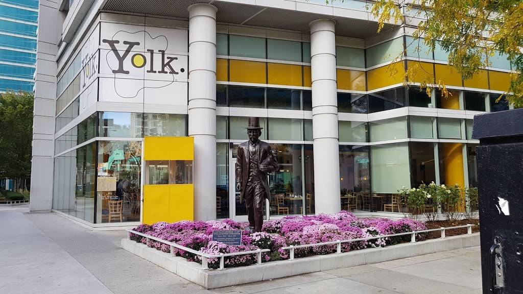 Yolk Streeterville | restaurant | corner of Grand & McClurg, 355 E Ohio St, Chicago, IL 60611, USA | 3128229655 OR +1 312-822-9655