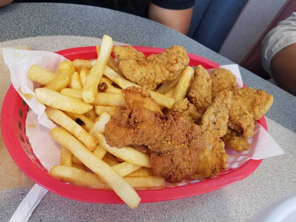 Chris Burgers | restaurant | 28325 Winchester Rd, Winchester, CA 92596, USA | 9519262323 OR +1 951-926-2323