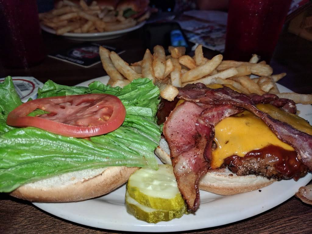 DJs Dugout Sports Bar - Aksarben Village | restaurant | 2102 S 67th St, Omaha, NE 68106, USA | 4029333533 OR +1 402-933-3533