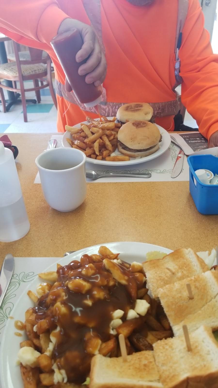 Restaurant Le Ronfleur | restaurant | 177 Chemin de Montréal E, Gatineau, QC J8M 1C8, Canada | 8192815169 OR +1 819-281-5169