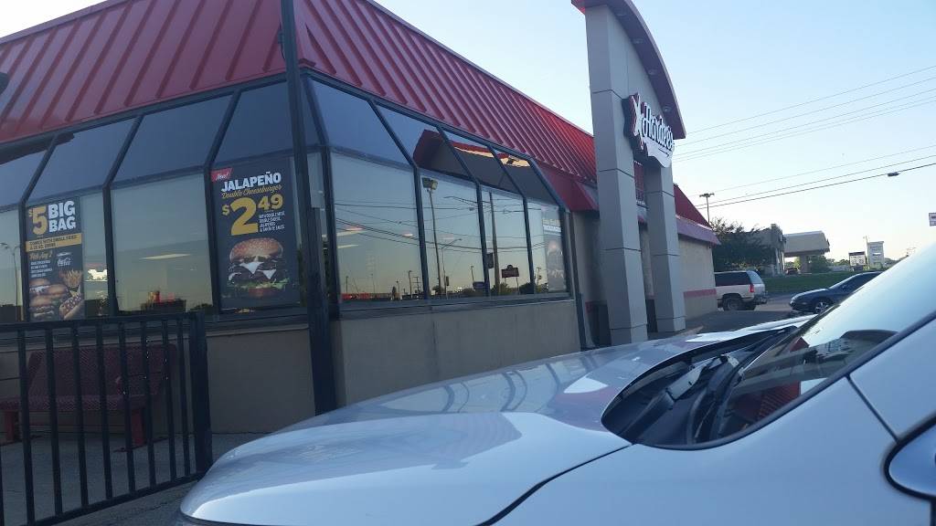 Hardees | restaurant | 3050 Fort Campbell Blvd, Hopkinsville, KY 42240, USA | 2708879142 OR +1 270-887-9142